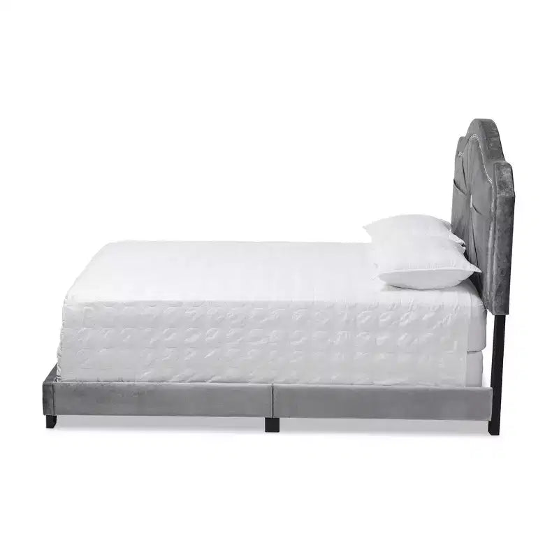 Lit rembourré en tissu velours Queen gris, capitonné moderne, finition brillante