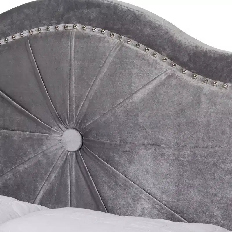 Lit rembourré en tissu velours Queen gris, capitonné moderne, finition brillante