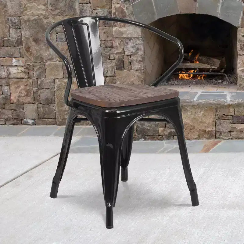 Chaise de bistrot empilable en métal avec assise et accoudoirs en bois