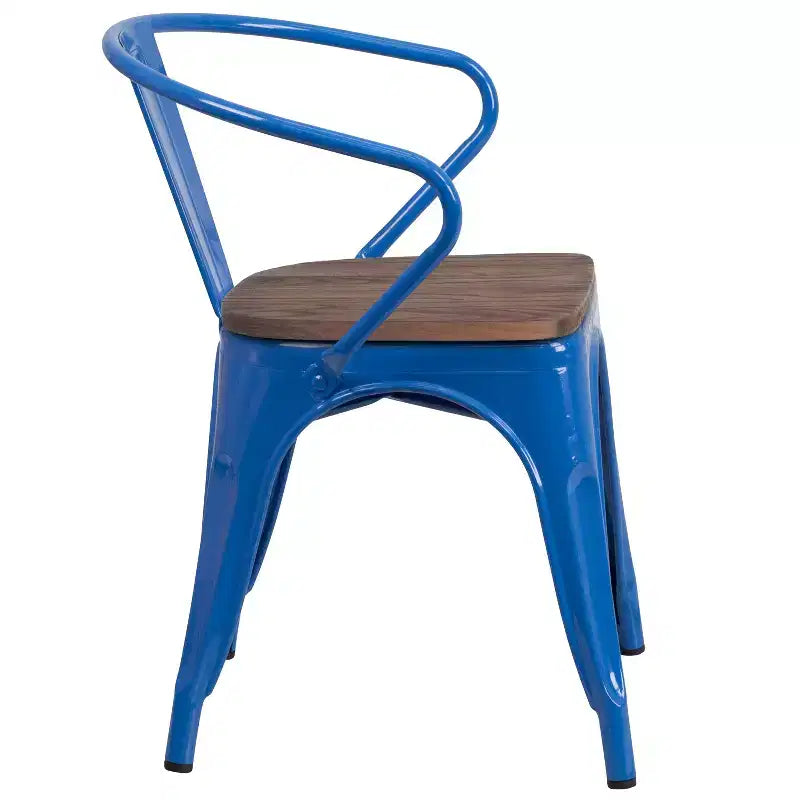 Chaise de bistrot empilable en métal avec assise et accoudoirs en bois