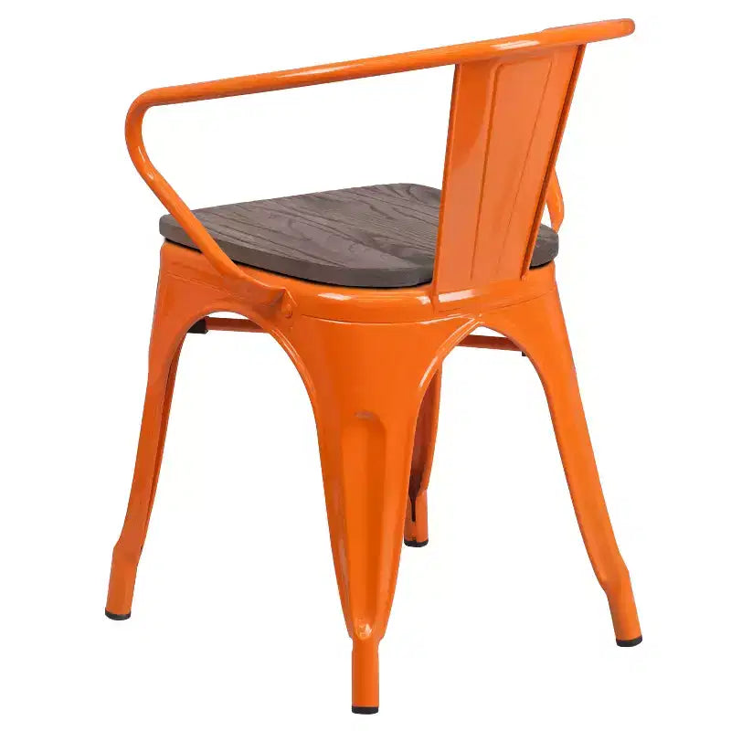 Chaise de bistrot empilable en métal avec assise et accoudoirs en bois
