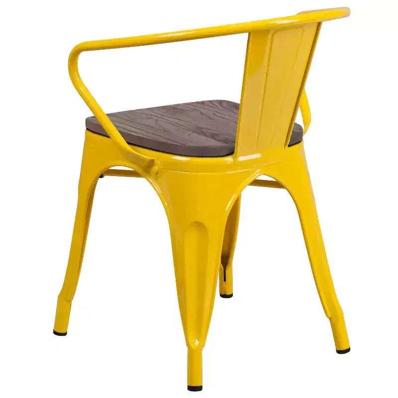 Chaise de bistrot empilable en métal avec assise et accoudoirs en bois