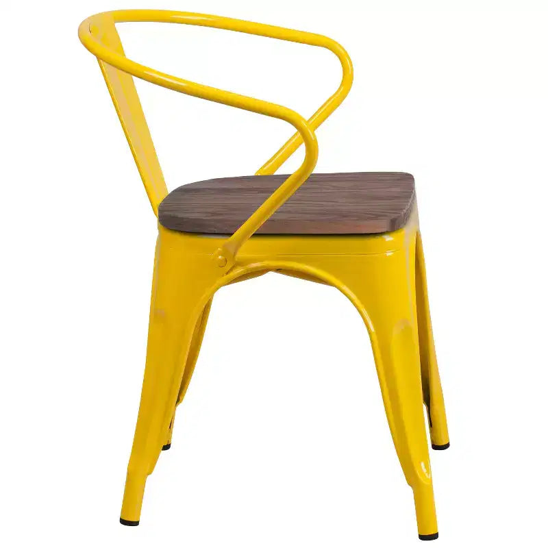 Chaise de bistrot empilable en métal avec assise et accoudoirs en bois