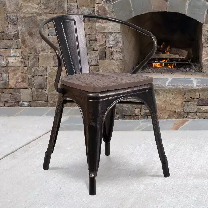 Chaise de bistrot empilable en métal avec assise et accoudoirs en bois