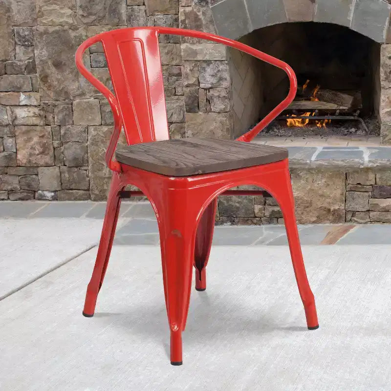 Chaise de bistrot empilable en métal avec assise et accoudoirs en bois