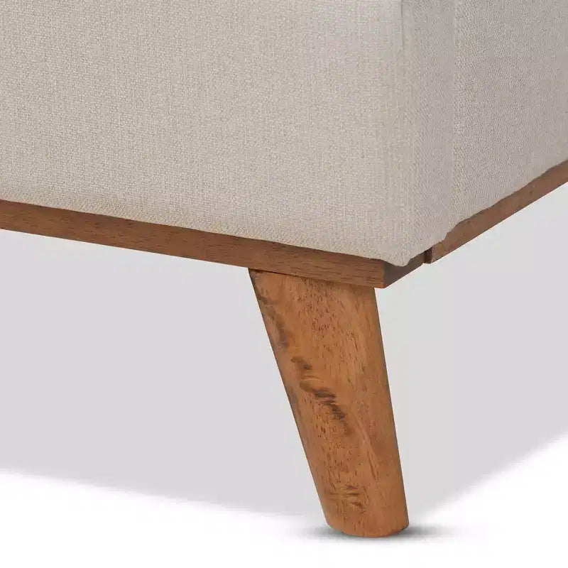 Lit plateforme en bois capitonné avec tête de lit à oreilles