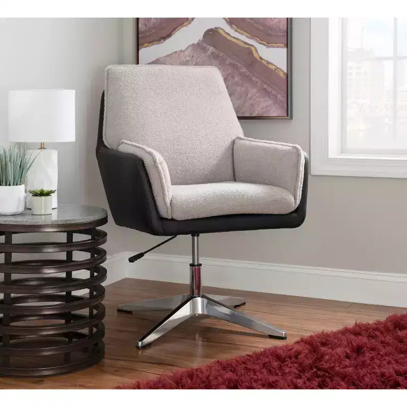 Fauteuil d'appoint pivotant en similicuir avec accoudoirs et base chromée