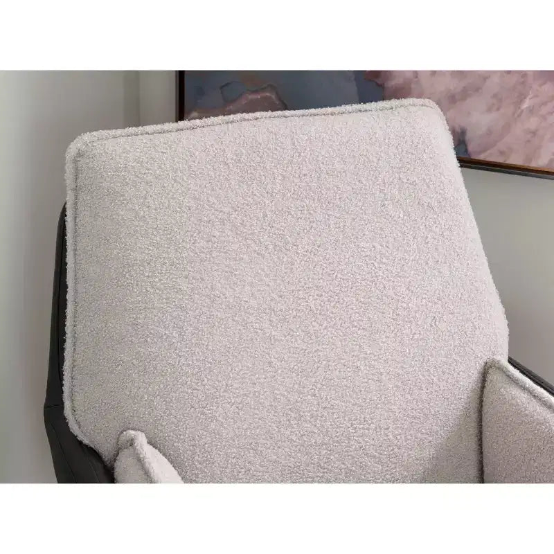 Fauteuil d'appoint pivotant en similicuir avec accoudoirs et base chromée