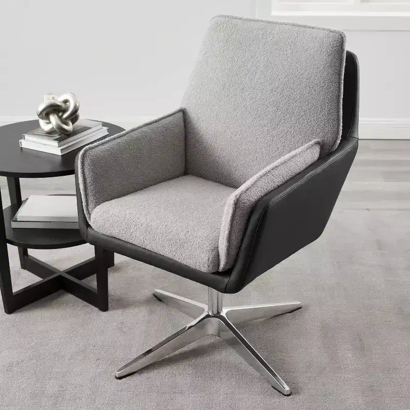 Fauteuil d'appoint pivotant en similicuir avec accoudoirs et base chromée