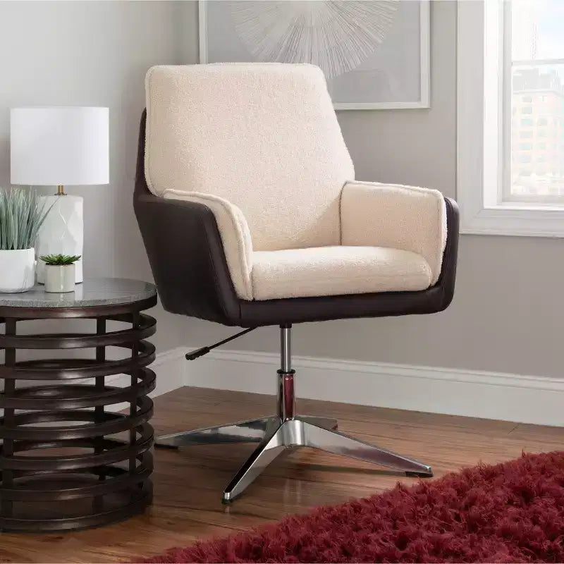 Fauteuil d'appoint pivotant en similicuir avec accoudoirs et base chromée