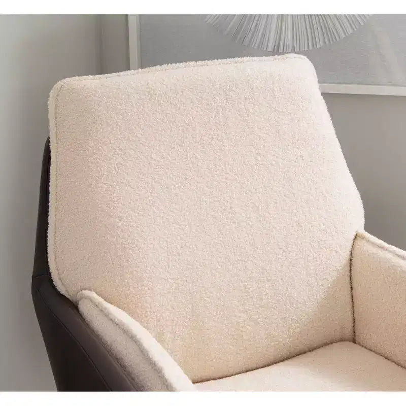 Fauteuil d'appoint pivotant en similicuir avec accoudoirs et base chromée
