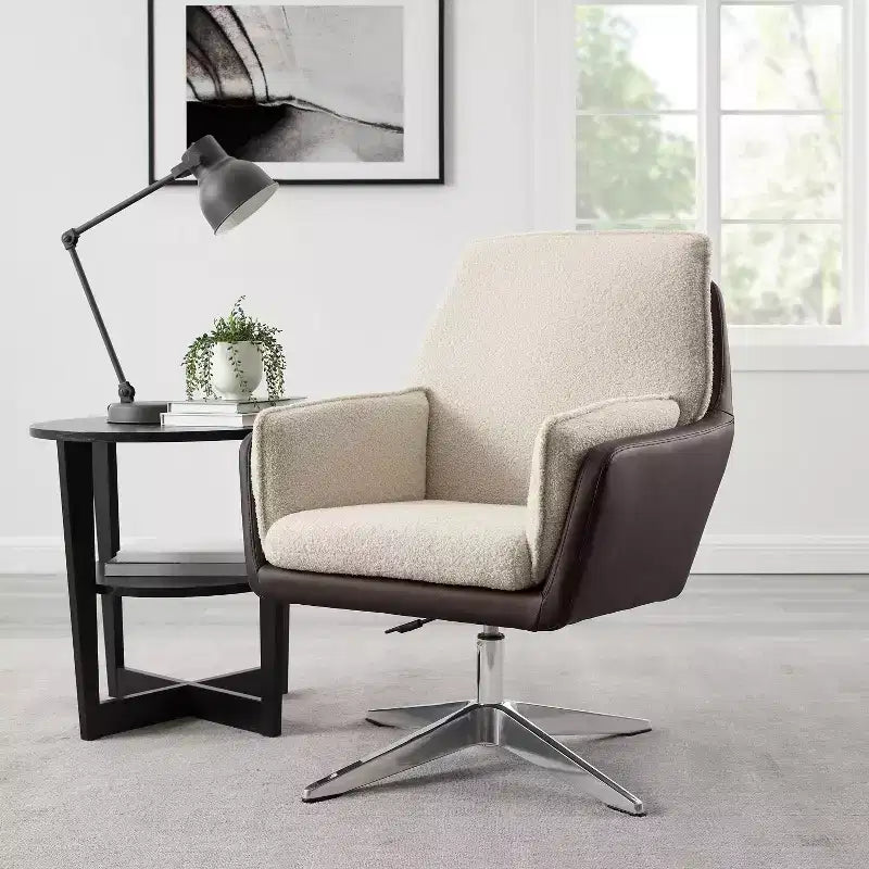 Fauteuil d'appoint pivotant en similicuir avec accoudoirs et base chromée